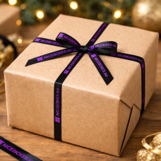 Gavebånd med eget tryk 10 mm, 3000 meter (300 m/rulle x 10 ruller) Gavebånd med eget tryk 10 mm, 3000 meter (300 m/rulle x 10 ruller)